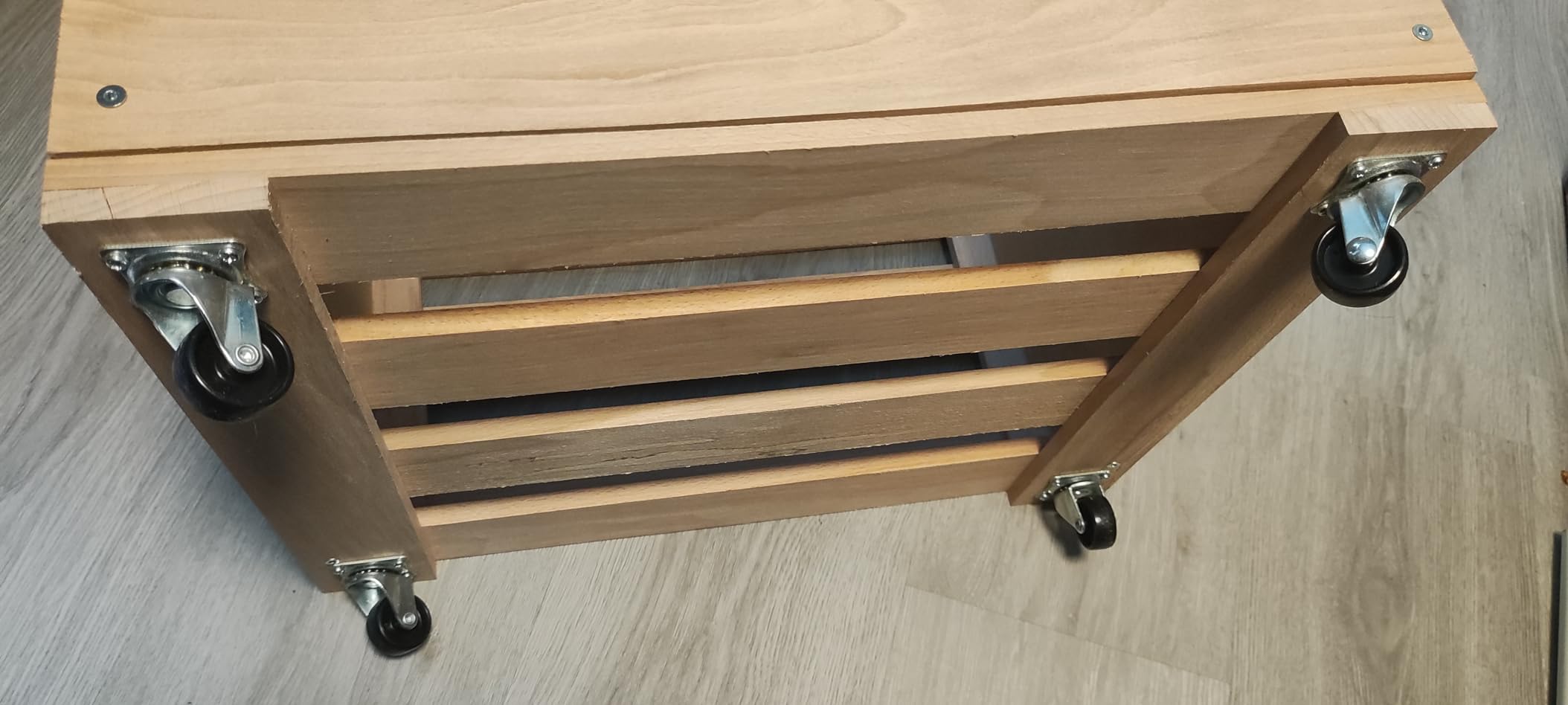 Creative Deco Caisse Bois Vinyles 46x36x29 cm hêtre roulettes