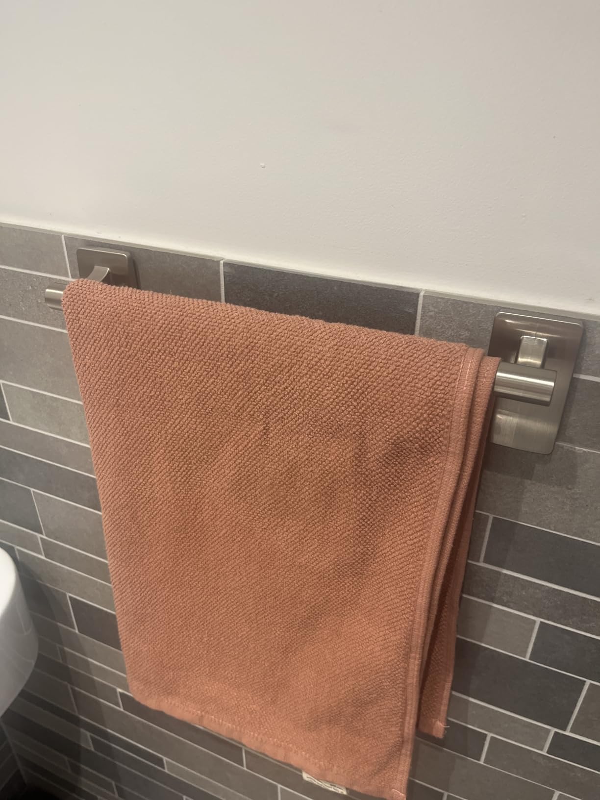 Command porte-serviette nickel satiné 1,3kg sans perçage