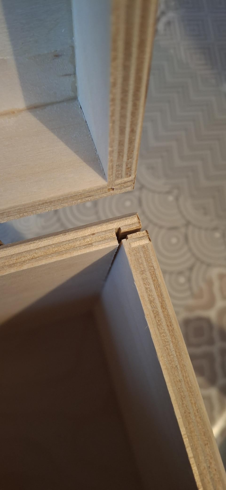 Creative Deco boîte en bois enveloppes 29x25x30cm brut à clé
