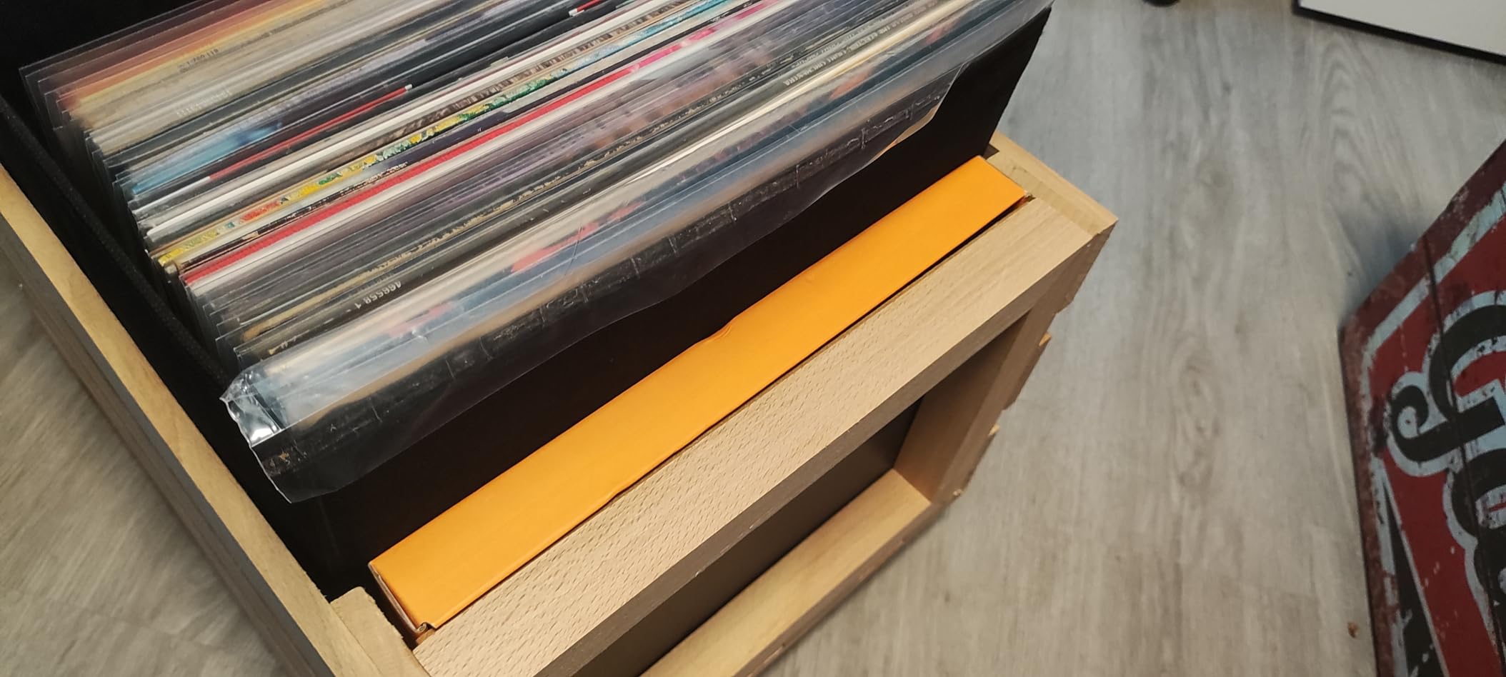 Creative Deco Caisse Bois Vinyles 46x36x29 cm hêtre roulettes